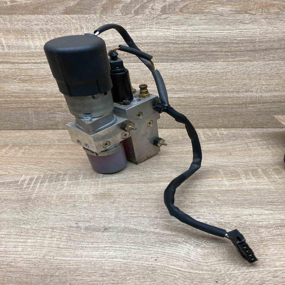 7111867 HB70401 002  Tailgate hydraulic pump motor BMW 5 E60 E61