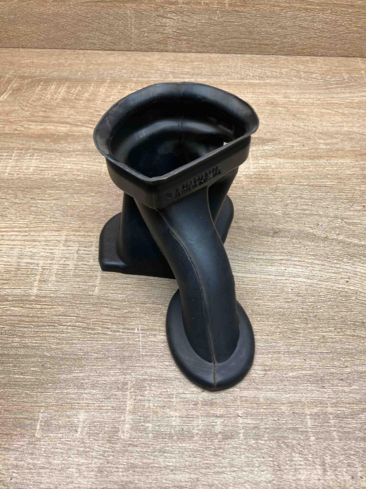 A2518310746   Cabin air duct channel Mercedes-Benz R W251