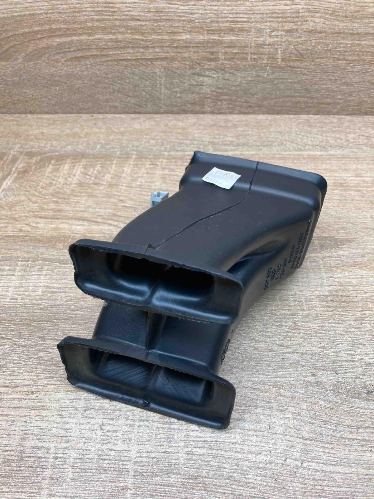A2518310846   Cabin air duct channel Mercedes-Benz R W251