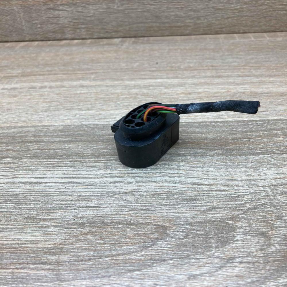 8D0973734   Plug wire Audi A4 S4 B8 8K