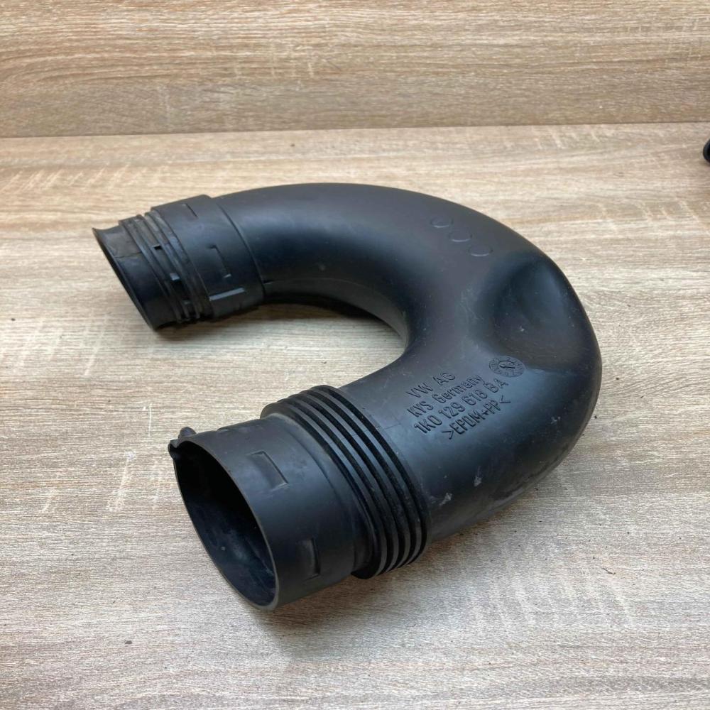 1K0129618BA   Air intake hose/pipe Volkswagen Touran I