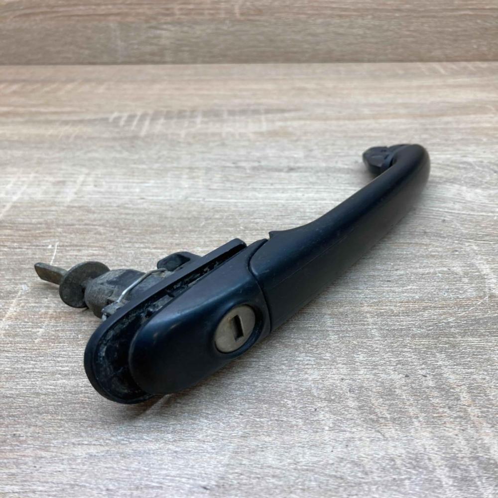 VW Door Handle   Front door lock Volkswagen Golf V
