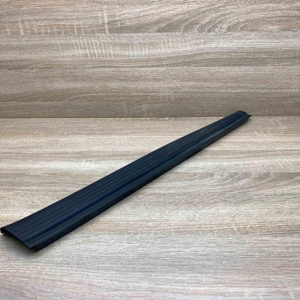 A2116805035   Front sill trim cover Mercedes-Benz E W211