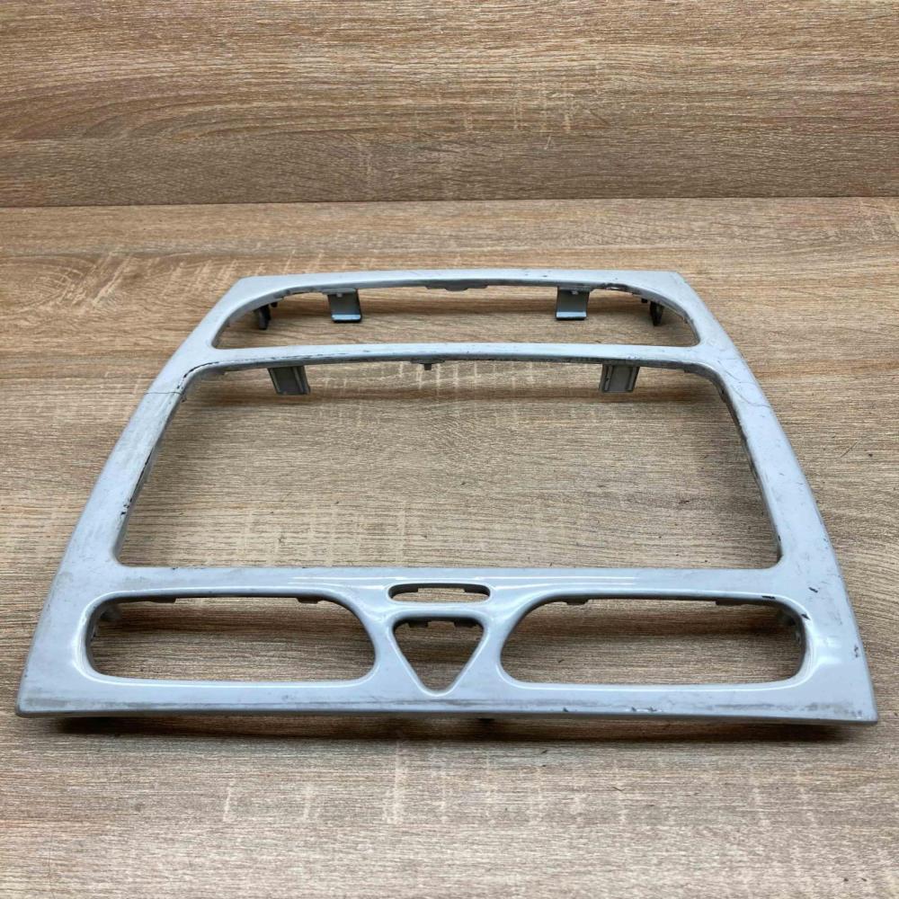A2036802539 23190301  Radio/GPS head unit trim Mercedes-Benz C W203