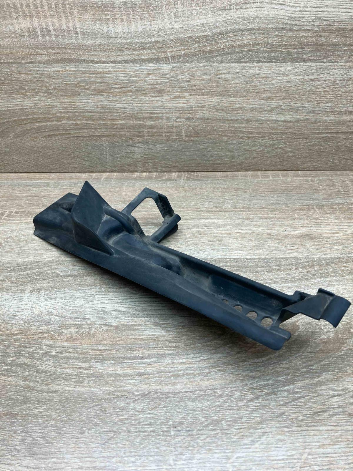 6939722   Other engine bay part BMW 5 E60 E61