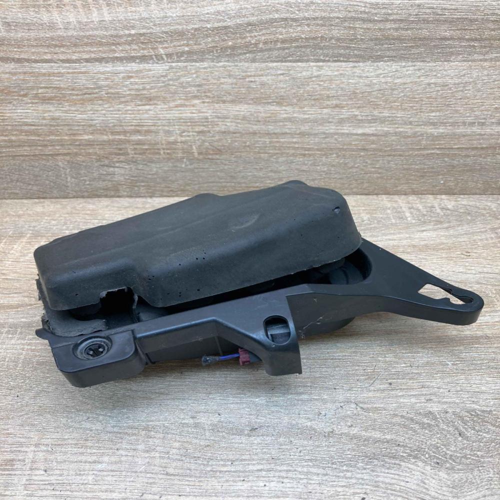 A2057500060   Other trunk/boot trim element Mercedes-Benz C W205