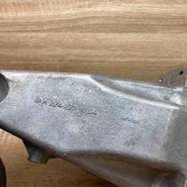 A2742231004   Engine mount bracket Mercedes-Benz C W205