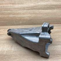 A2742231004   Engine mount bracket Mercedes-Benz C W205
