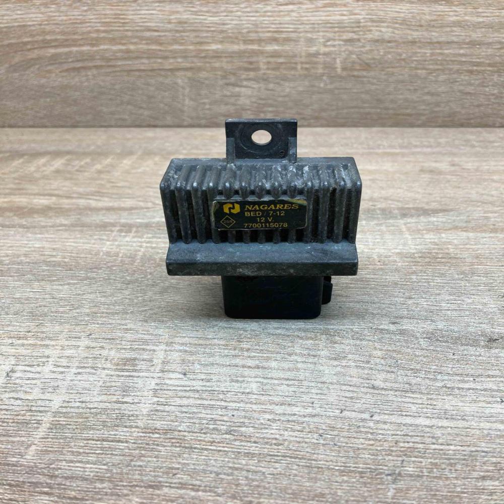 7700115078   Glow plug pre-heat relay Renault Trafic II (X83)