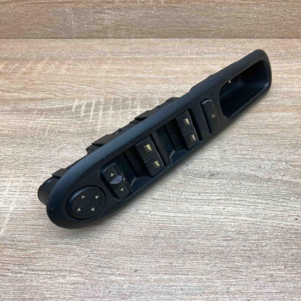 96468704XT 53269704 Used Electric window control switch Peugeot 407