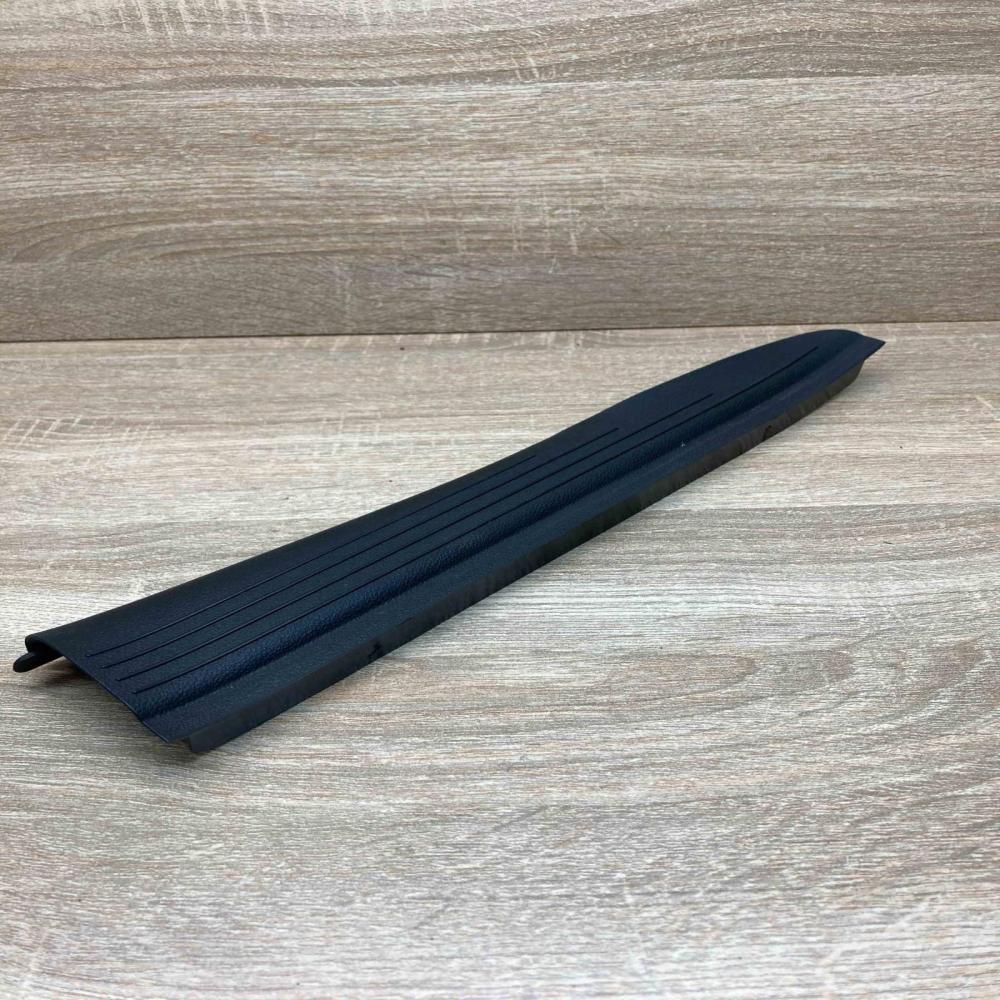 A2116805335 Used  Rear sill trim cover Mercedes-Benz E W211
