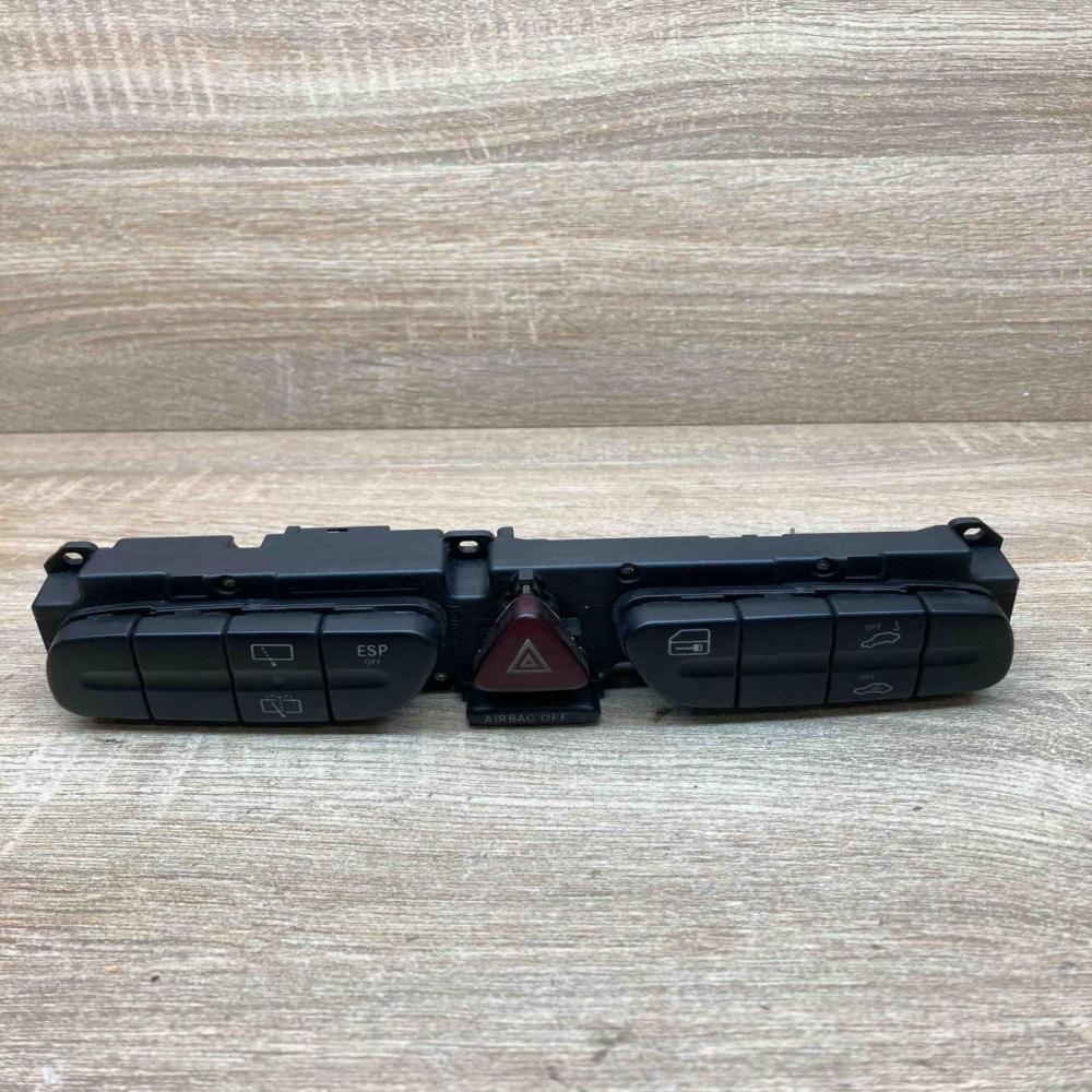 2038219058   Hazard light switch Mercedes-Benz C W203