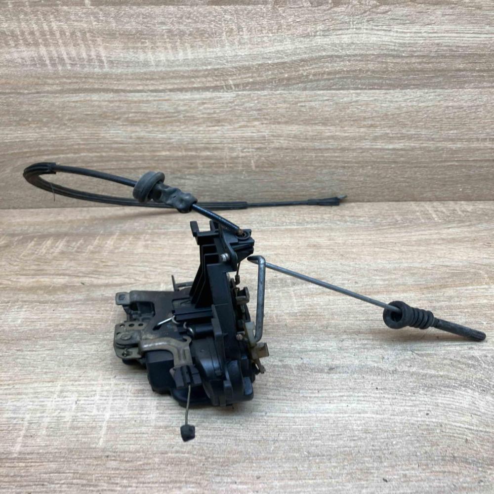 VW Door lock   Front door lock Volkswagen PASSAT B5