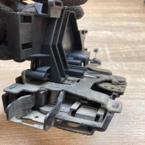 VW Door lock   Front door lock Volkswagen PASSAT B5