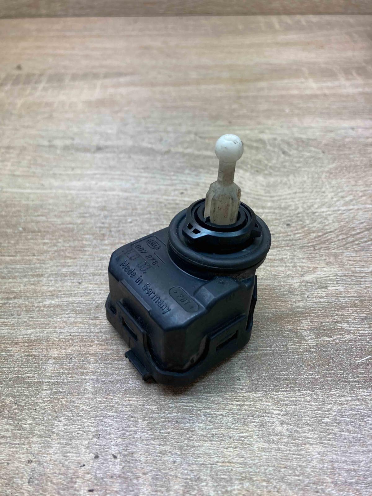 007878   Headlight level adjustment motor Volvo S40, V40