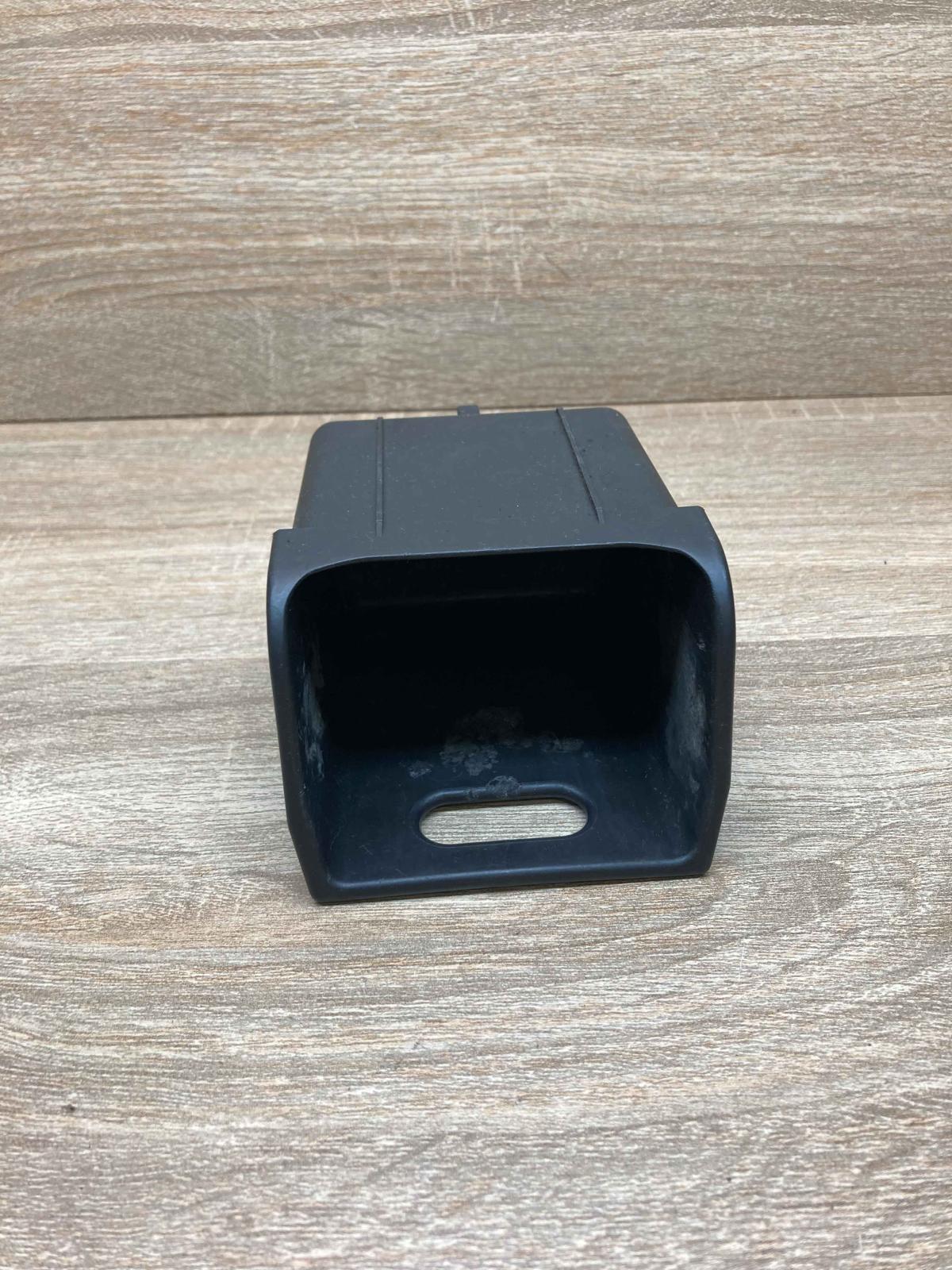 A2116830075 Used  Glove box central console Mercedes-Benz E W211