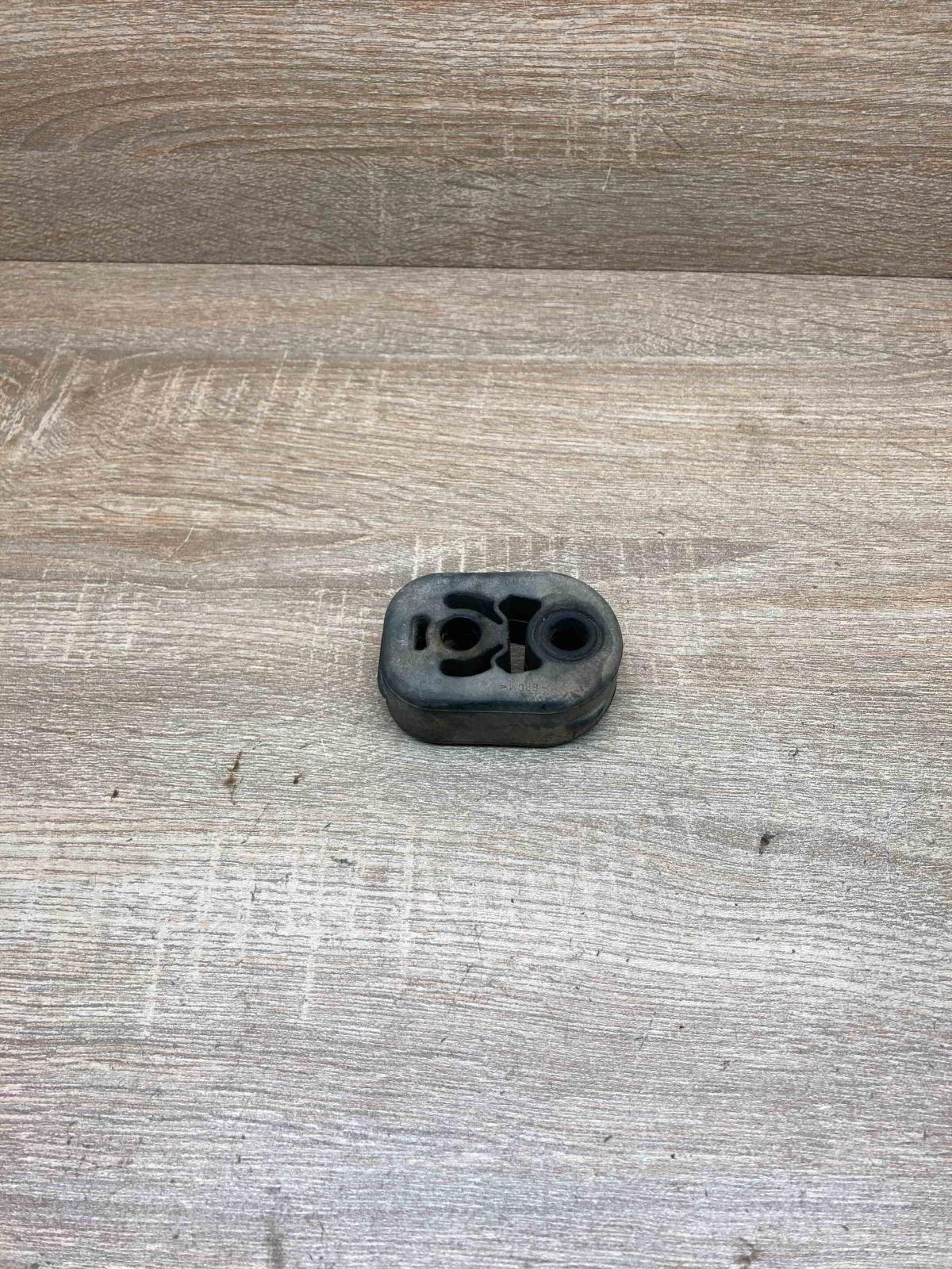 2114920044 02649834  Muffler mount bracket/holder Mercedes-Benz E W211