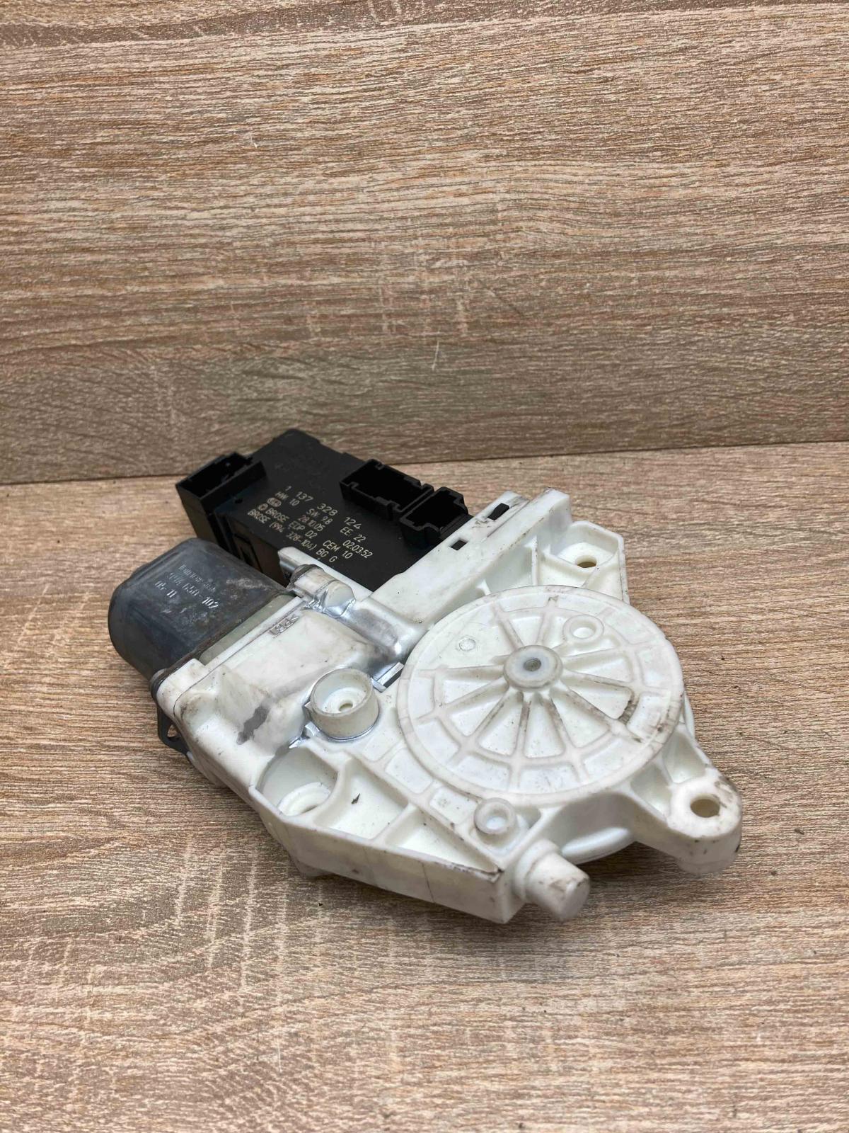 1137328124 994650 102  Front door window regulator motor Peugeot 407