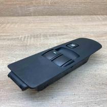 MR587959 C8D D342M  Electric window control switch Mitsubishi Colt CZ3