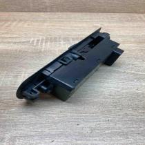 MR587959 C8D D342M  Electric window control switch Mitsubishi Colt CZ3