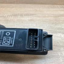 MR587959 C8D D342M  Electric window control switch Mitsubishi Colt CZ3