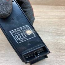 MR587959 C8D D342M  Electric window control switch Mitsubishi Colt CZ3