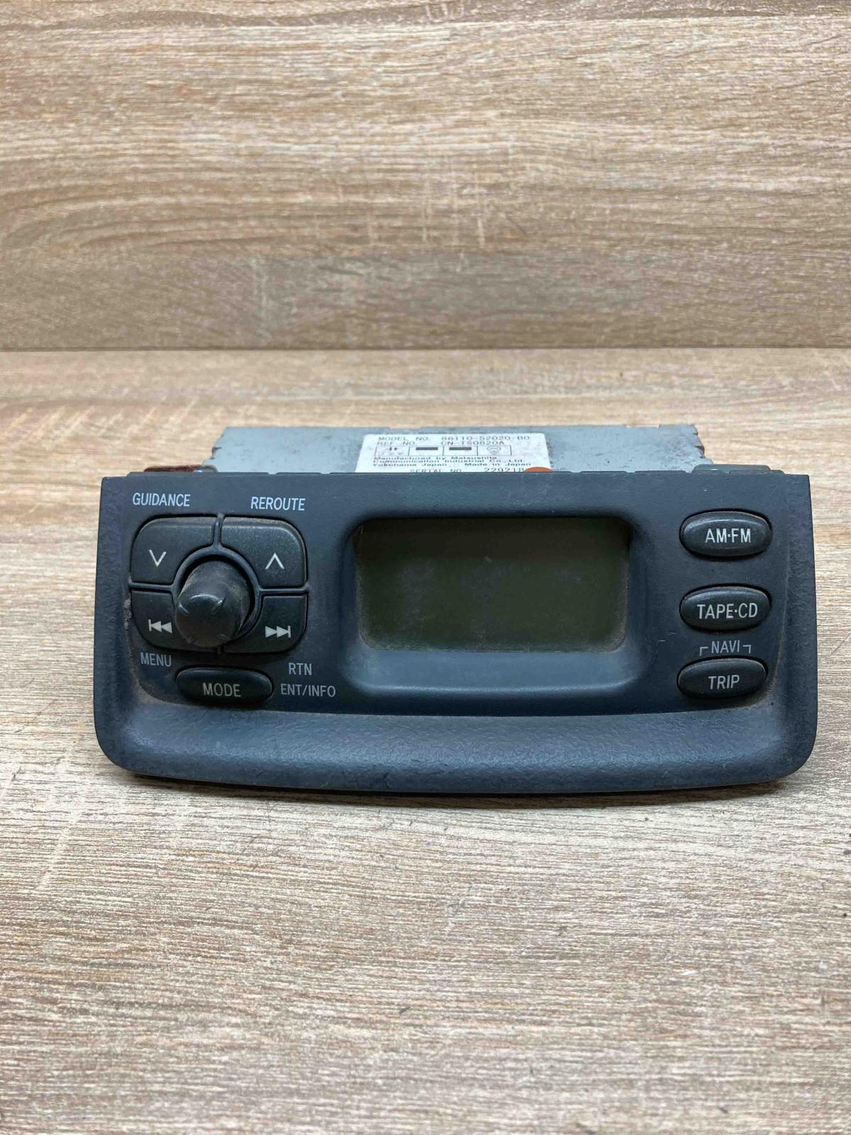 86110 52020 B0 229218  Radio/CD/DVD/GPS head unit Toyota Yaris
