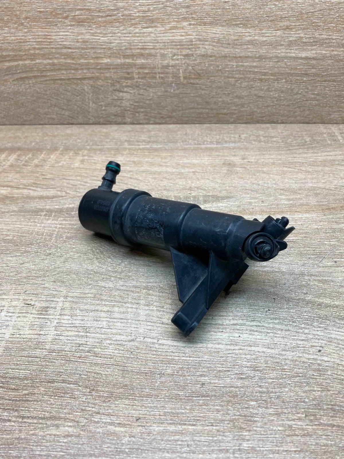 010708 1854 2  Headlight washer spray nozzle Audi A6 S6 C5 4B