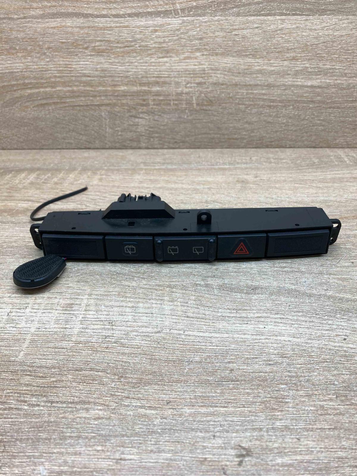 04685925AA 746 77464  Hazard light switch Chrysler Voyager