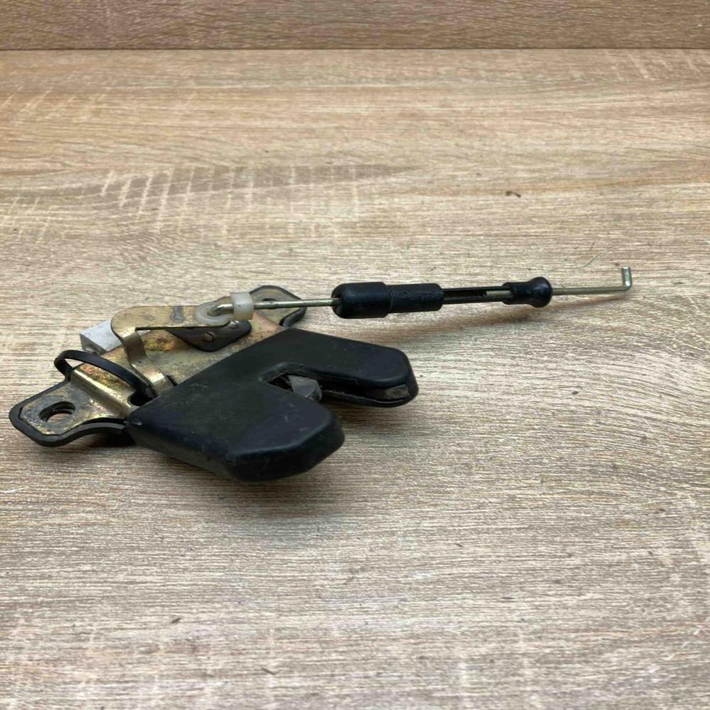 8D5827505 Used  Tailgate/trunk/boot lock/catch/latch Audi A6 S6 C5 4B