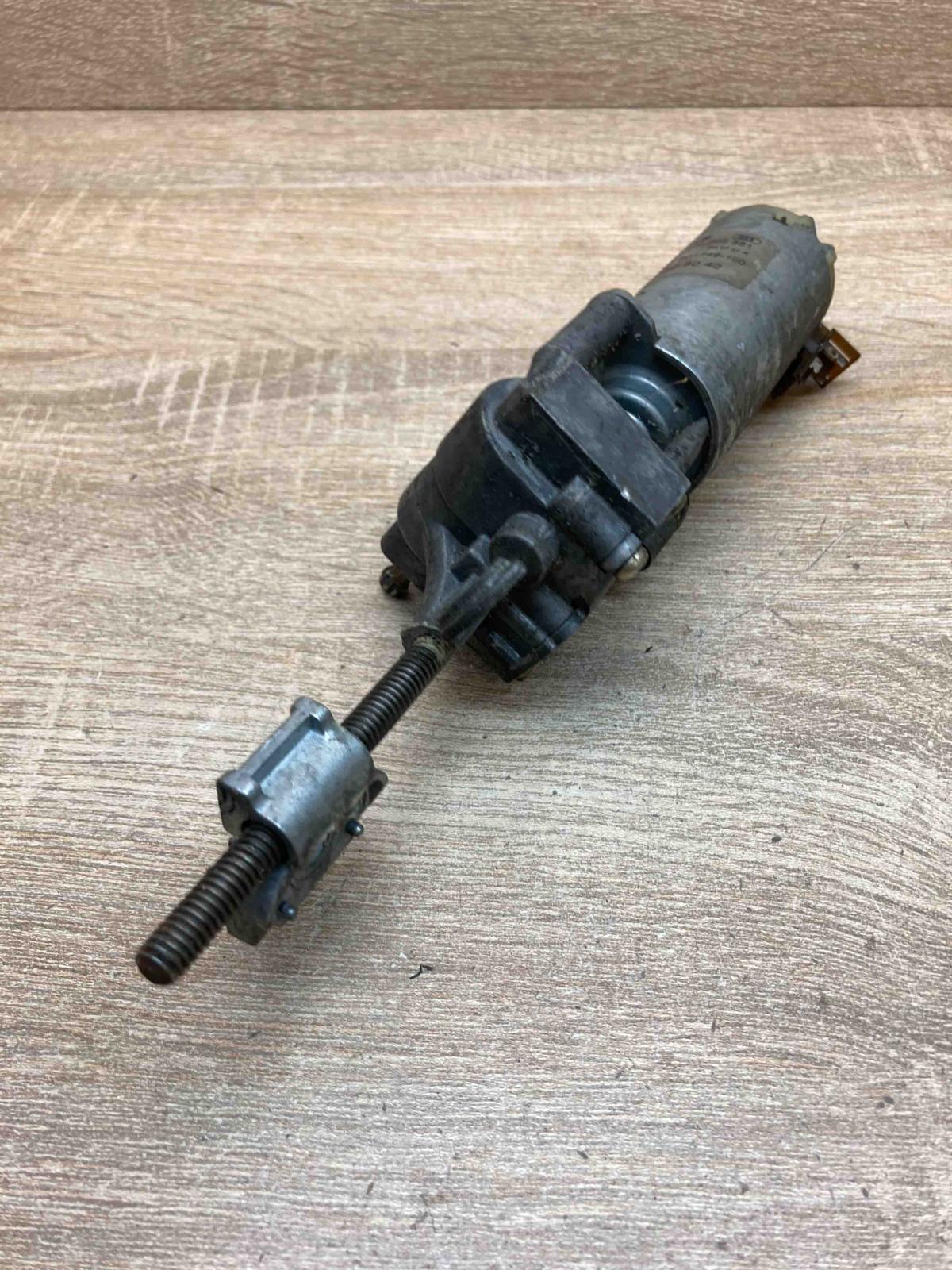 A2208205042   Seat adjustment motor Mercedes-Benz S W220