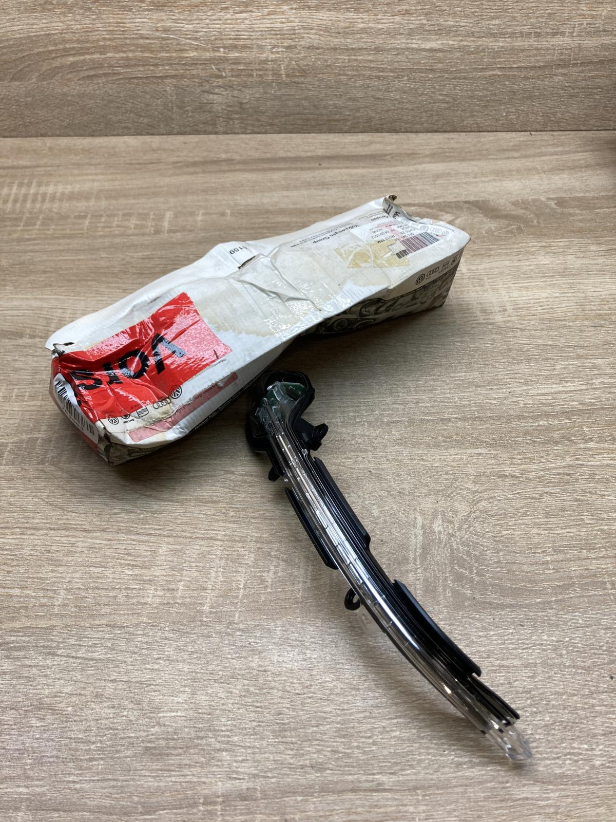 5F0949101   Mirror indicator light Seat Leon (5F)