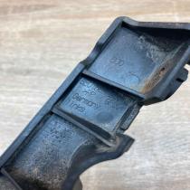 8E0807283E   Fender mounting bracket Audi A4 S4 B7 8E 8H