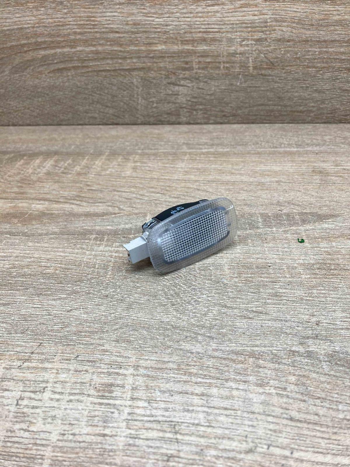 A0028202101   Other interior light Mercedes-Benz GLC X253 C253
