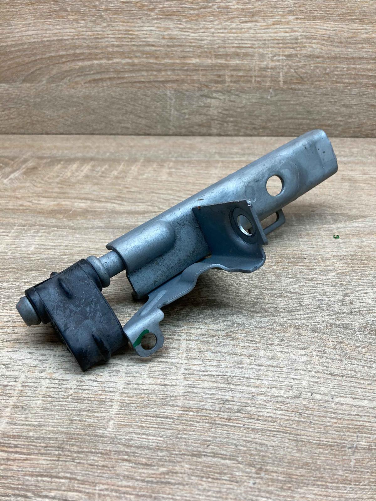 A2054902440   Muffler mount bracket/holder Mercedes-Benz C W205