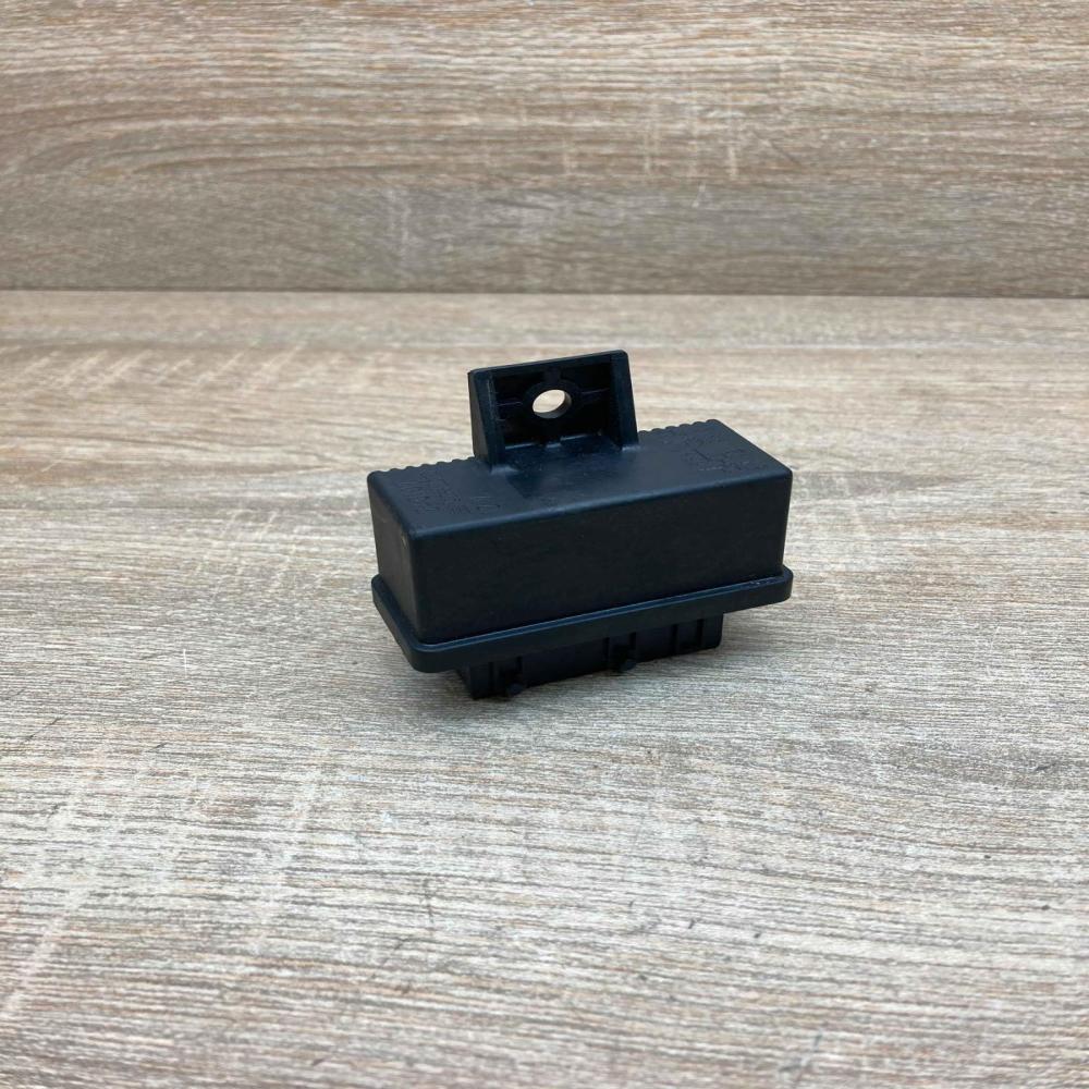 240107   Fuel pump relay Peugeot 308