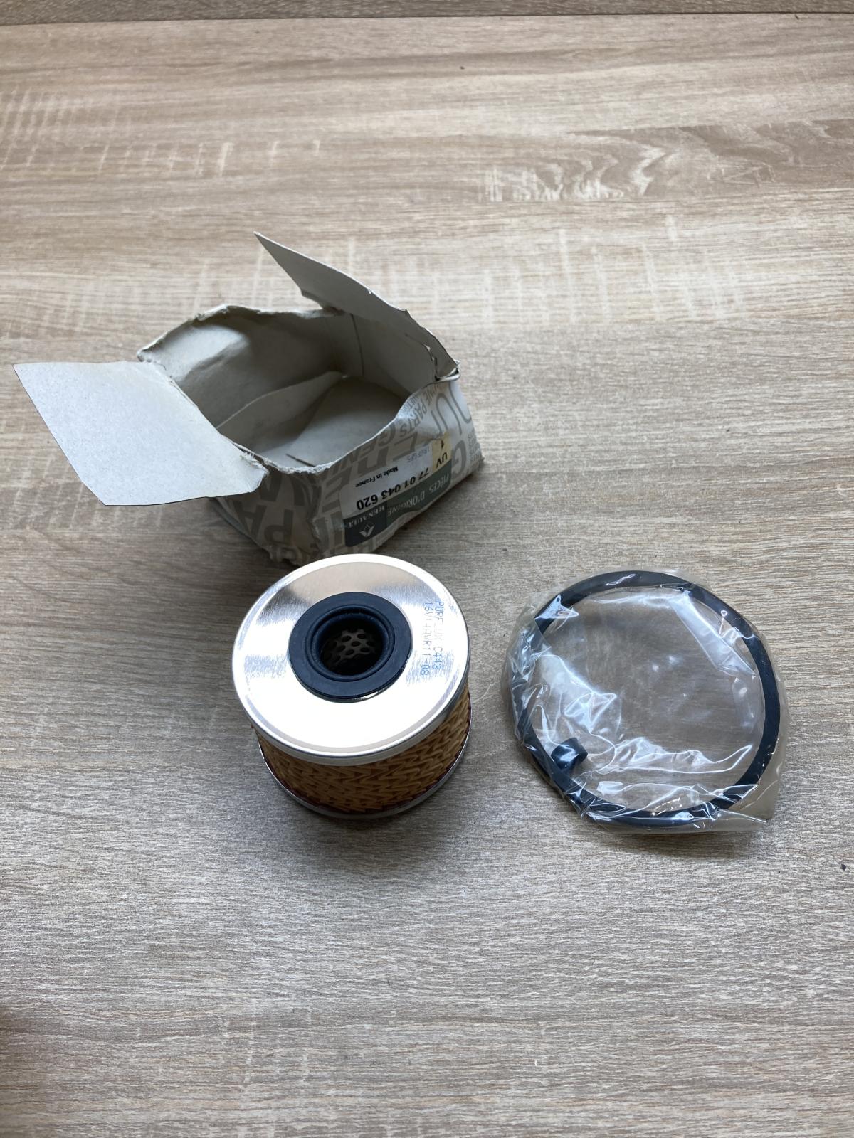 7701043620   Oil filter cover Renault Kangoo II