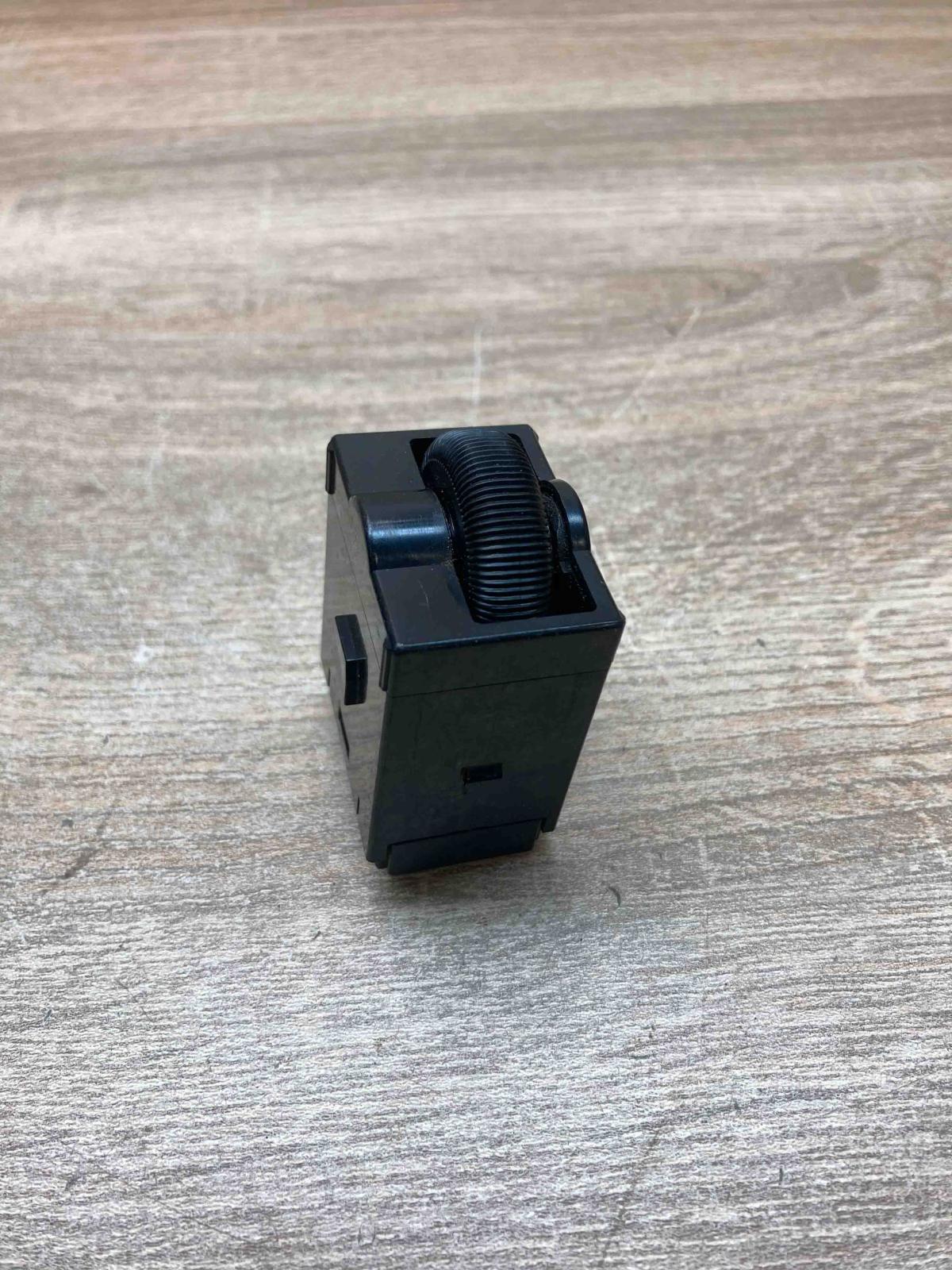 71240   Headlight level height control switch Mazda 6