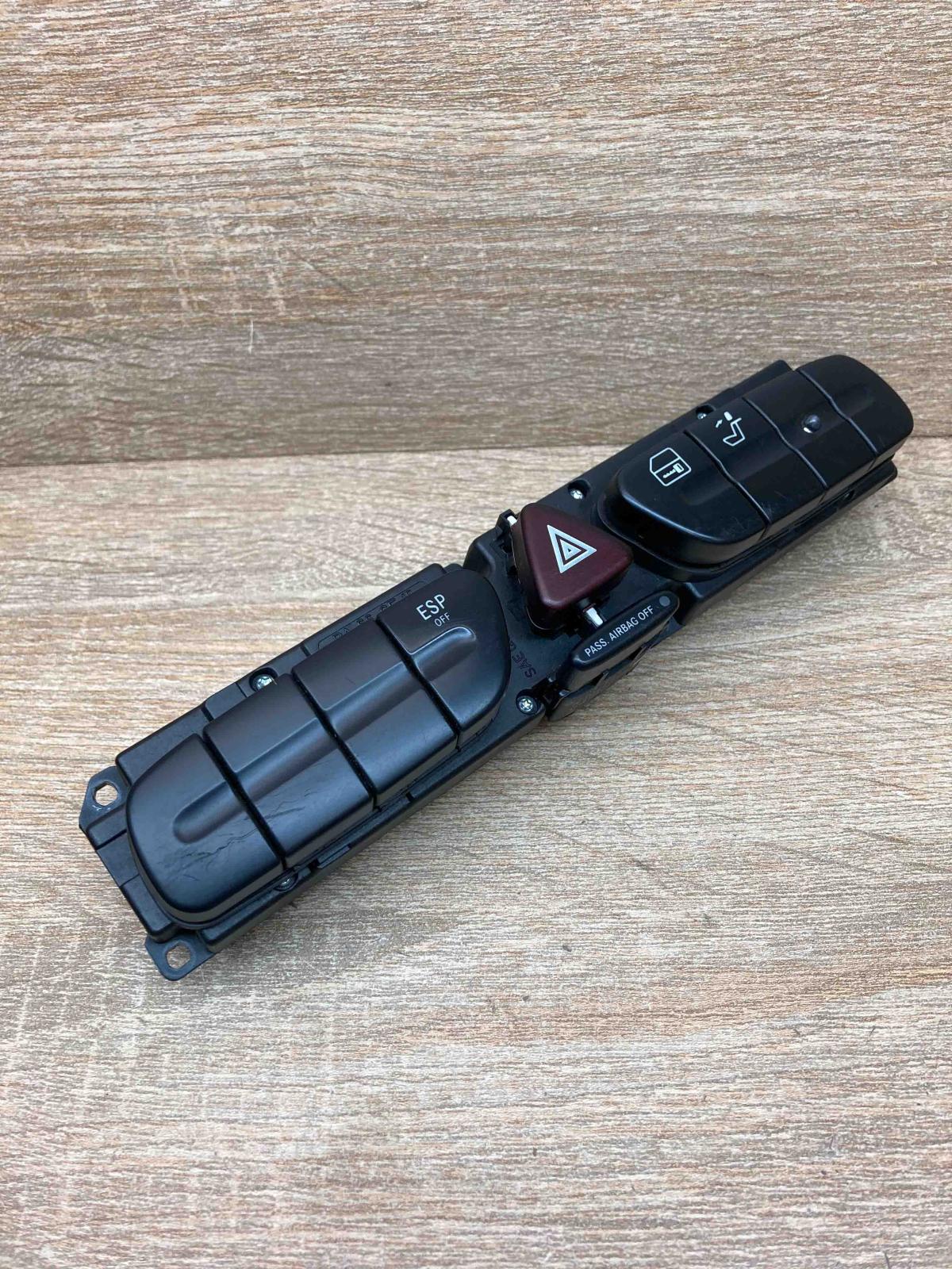 2038215679   Hazard light switch Mercedes-Benz C W203