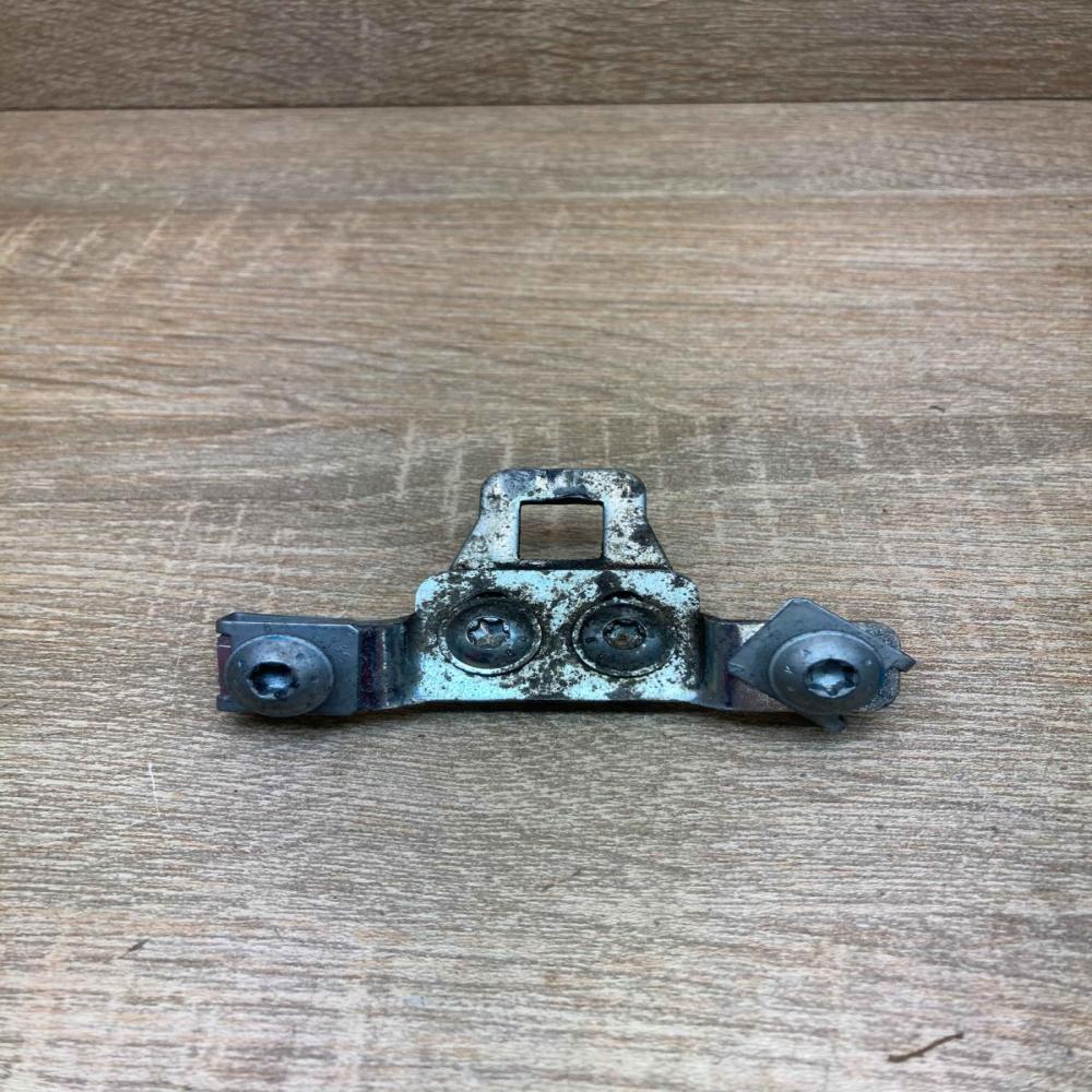 A2117500132   Middle seatbelt buckle (rear) Mercedes-Benz E W211