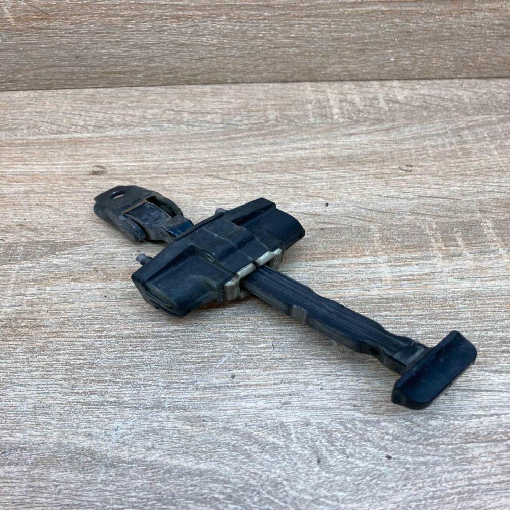 824307049R   Rear door check strap stopper Renault Clio IV
