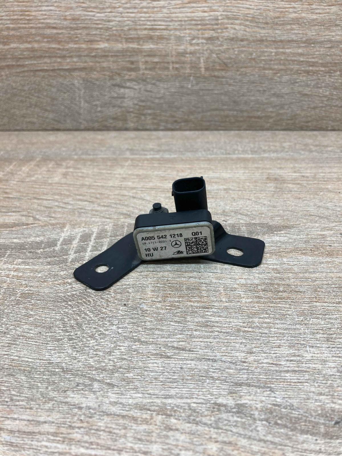 A0055421218 Q01  ESP acceleration yaw rate sensor Mercedes-Benz E C207 W207