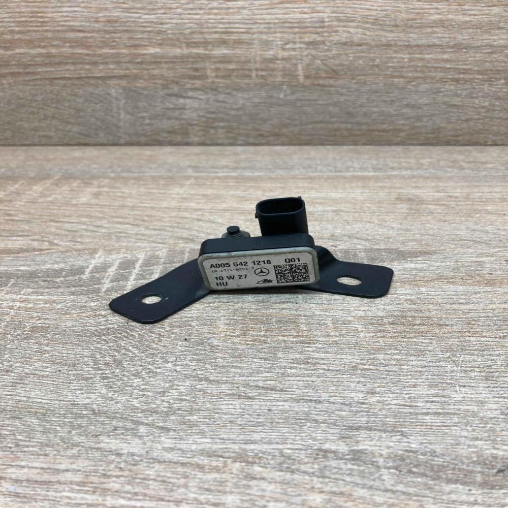 A0055421218 Q01  ESP acceleration yaw rate sensor Mercedes-Benz E C207 W207