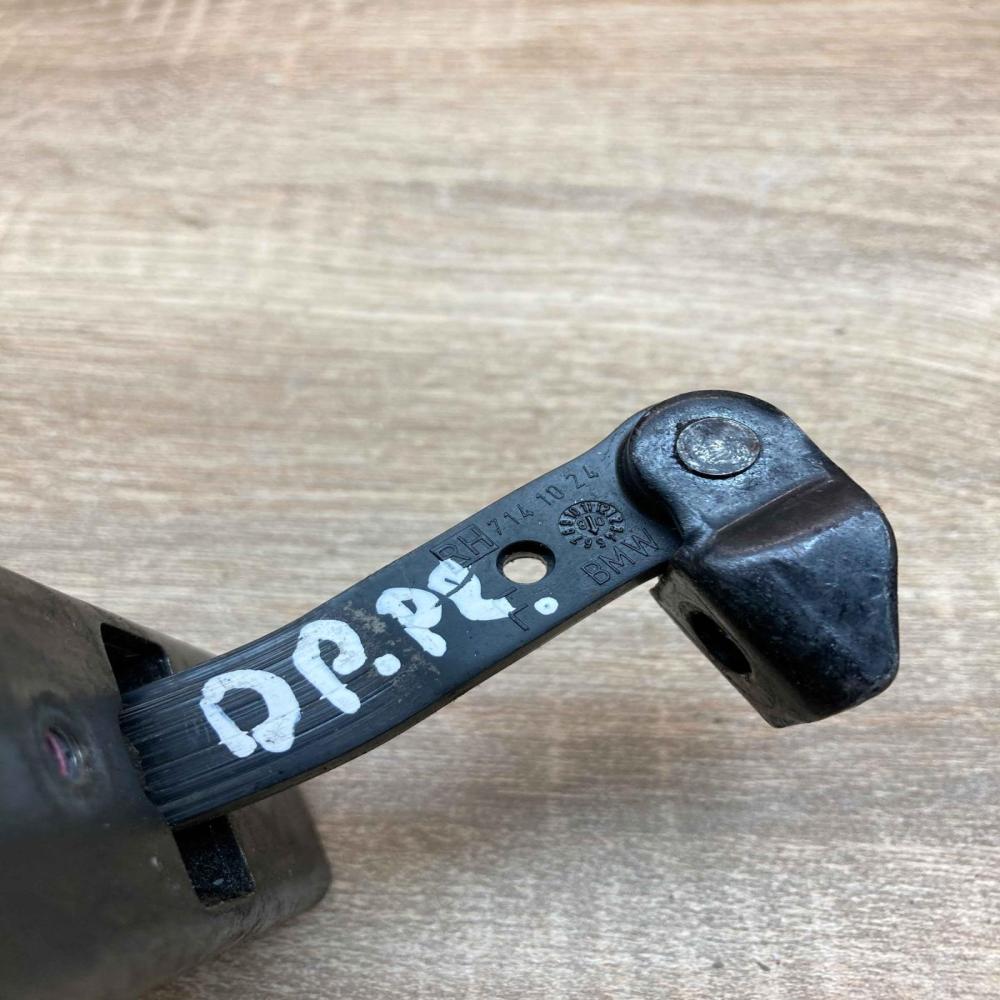 7141024   Front door check strap stopper BMW X5 E70