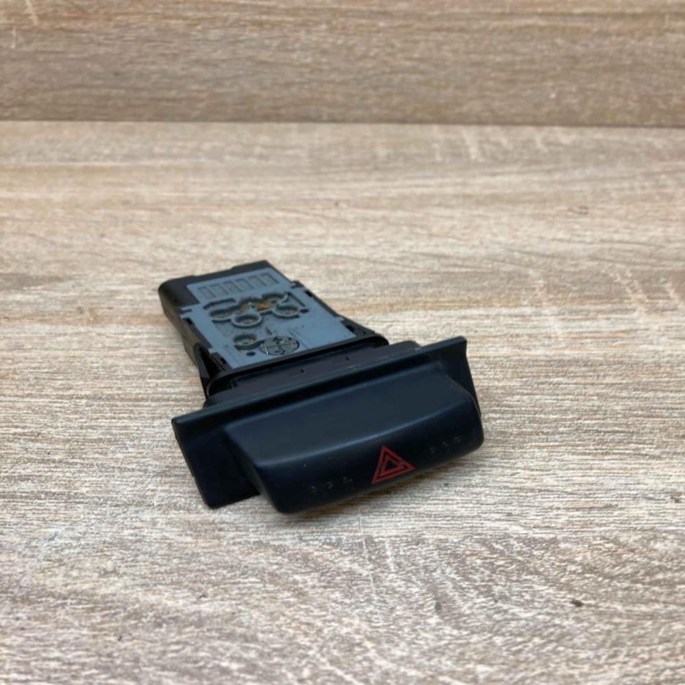 LC62 66 4H0 03190020  Hazard light switch Mazda MPV II LW