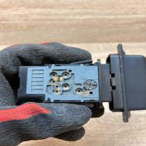 LC62 66 4H0 03190020  Hazard light switch Mazda MPV II LW