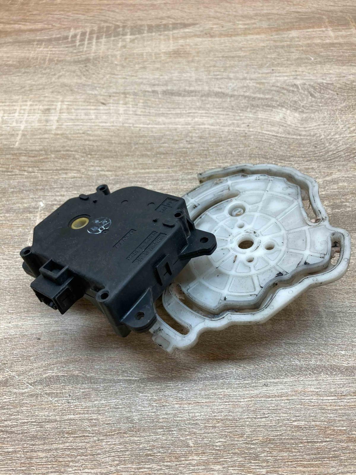 063700 8380   Air flap motor/actuator Toyota Previa (XR30, XR40) II