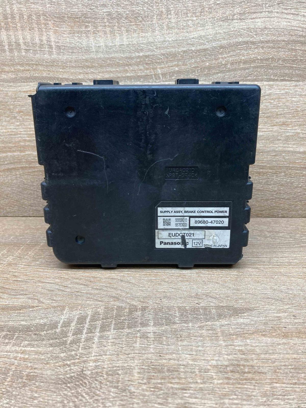 89680 47020 EUDCT010  Hand brake control module Toyota Prius (XW20)