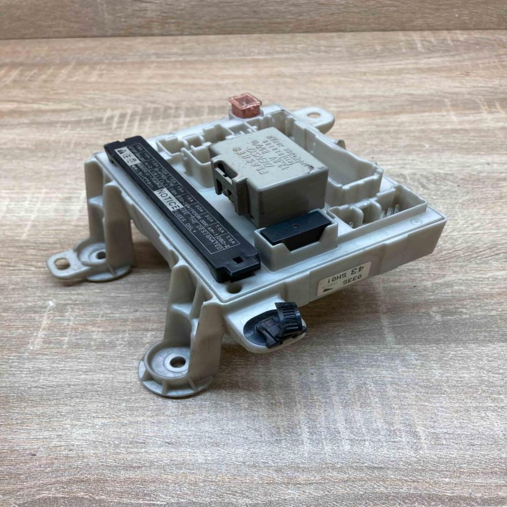 43 5H01   Fuse module Toyota Prius (XW20)