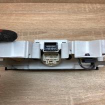 LC94B   Climate control unit Mazda MPV II LW